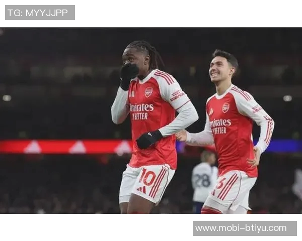 埃泽成英超历史第三人连续三年最后一场比赛破门追平贝巴凯恩纪录