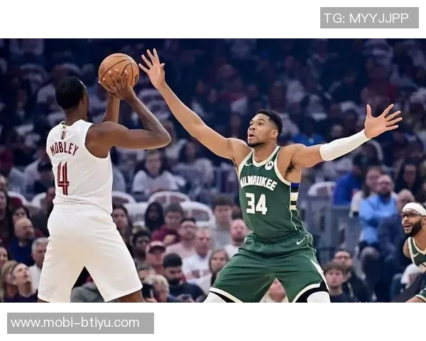 字母哥补篮遭封盖CJ中投绝杀后字母哥反击未能命中