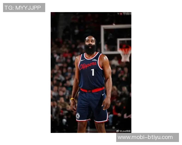 哈登三节表现稳定贡献16分10助攻4抢断带领球队取得积极正负值