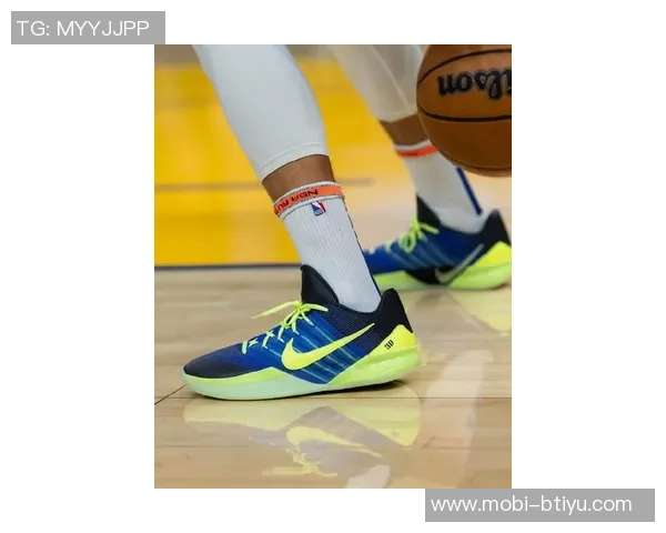 库里今日亮相穿搭JoeFreshgoods与NewBalance联名2010款球鞋引发热议