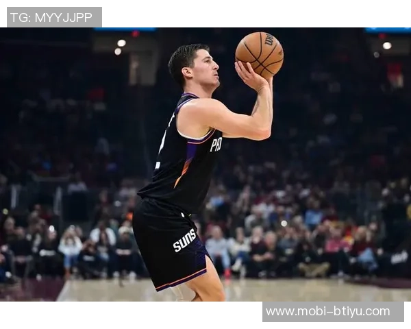 狄龙三分手感不佳仅中一球贡献14分4板1助2断并压哨罚球两次